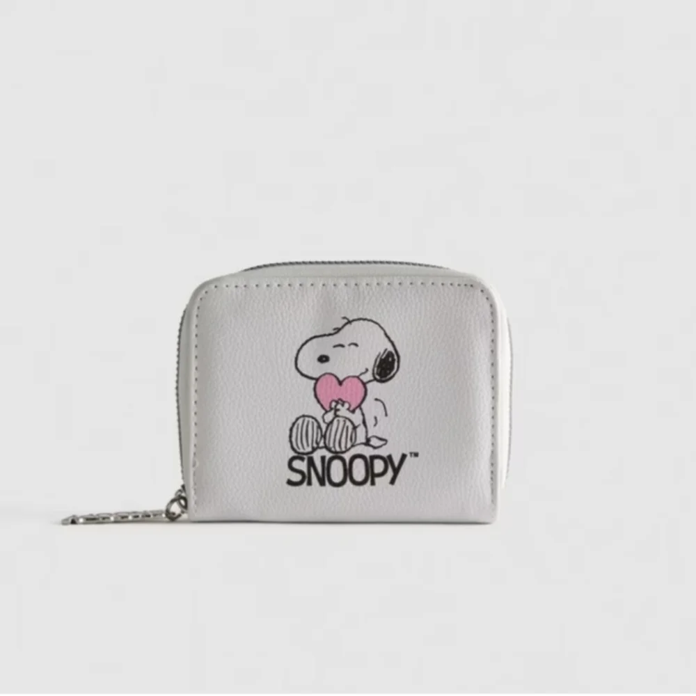 White Snoopy Coin Purse, Small, Primark Exclusive LAST ONE - Picture 2 of 3